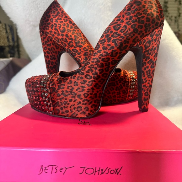 Red and black leopard print Betsy Johnson majestee heels - Picture 9 of 9